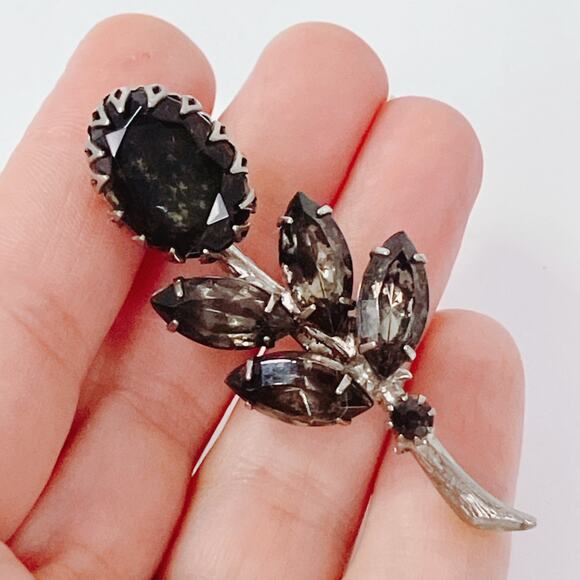 Vintage 1960s Mourning Style Brooch Smoky Rhinestones Floral Silver Tone Pin - Picture 2 of 10